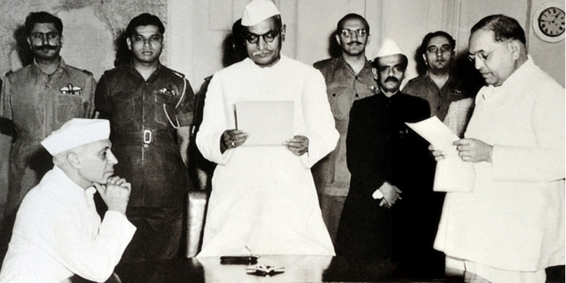 तत्कालीन प्रधानमंत्री पंडित जवाहर लाल नेहरु, संविधान निर्माता बाबा साहब डॉक्टर भीमराव अम्बेडकर