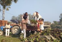 कुर्सी नहीं, कर्म से पहचान — बीडीओ विनोद कुमार सिंह ने नदी में उतरकर दिया जनसेवा का संदेश